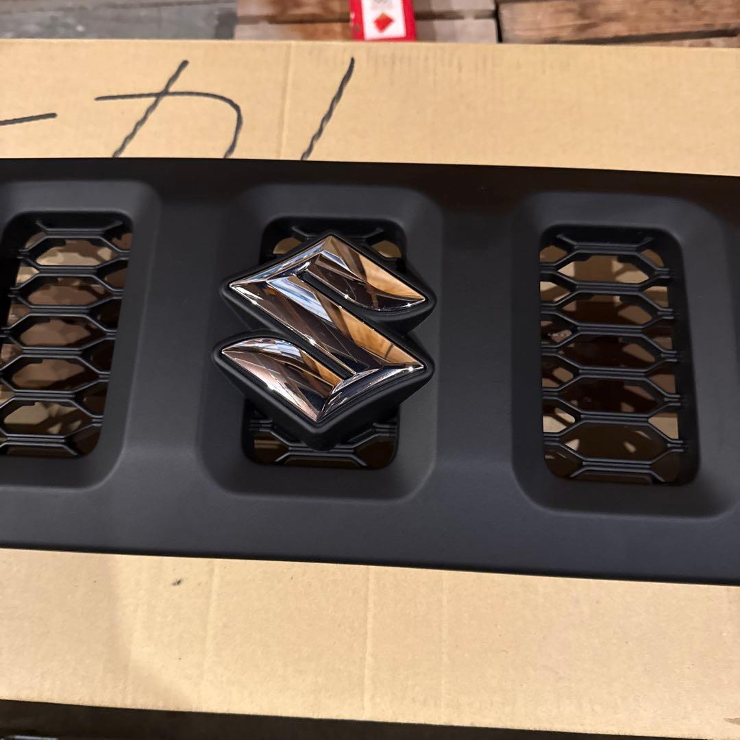 ジムニーJB64 4型 新車外し 未使用 純正バンパーセット 純正フロント