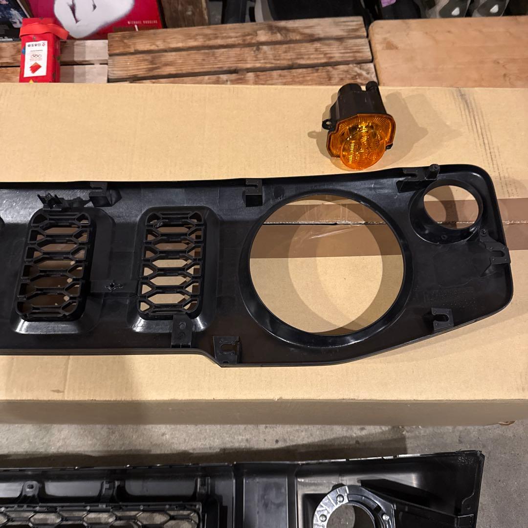 ジムニーJB64 4型 新車外し 未使用 純正バンパーセット 純正フロント