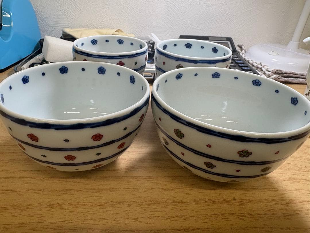 【源右衛門窯】 染錦赤梅小紋割飯碗、湯呑4点セット 染錦赤梅小紋割 飯碗 ｜ 有田焼の源右衛門窯公式オンラインショップ