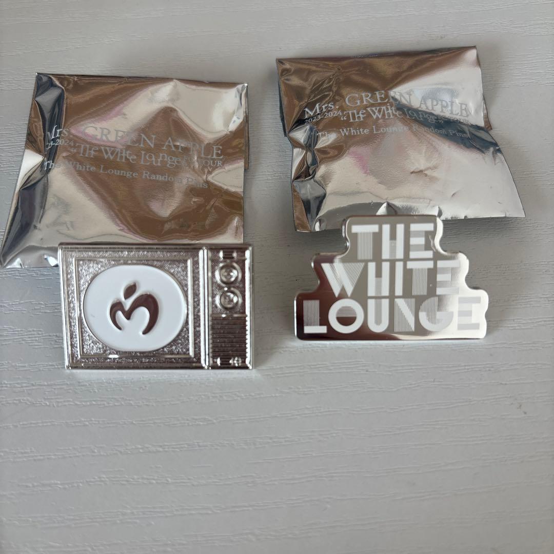 Mrs.GREEN APPLE ホワイトラウンジ ロゴ ピンバッジ セット - メルカリ
