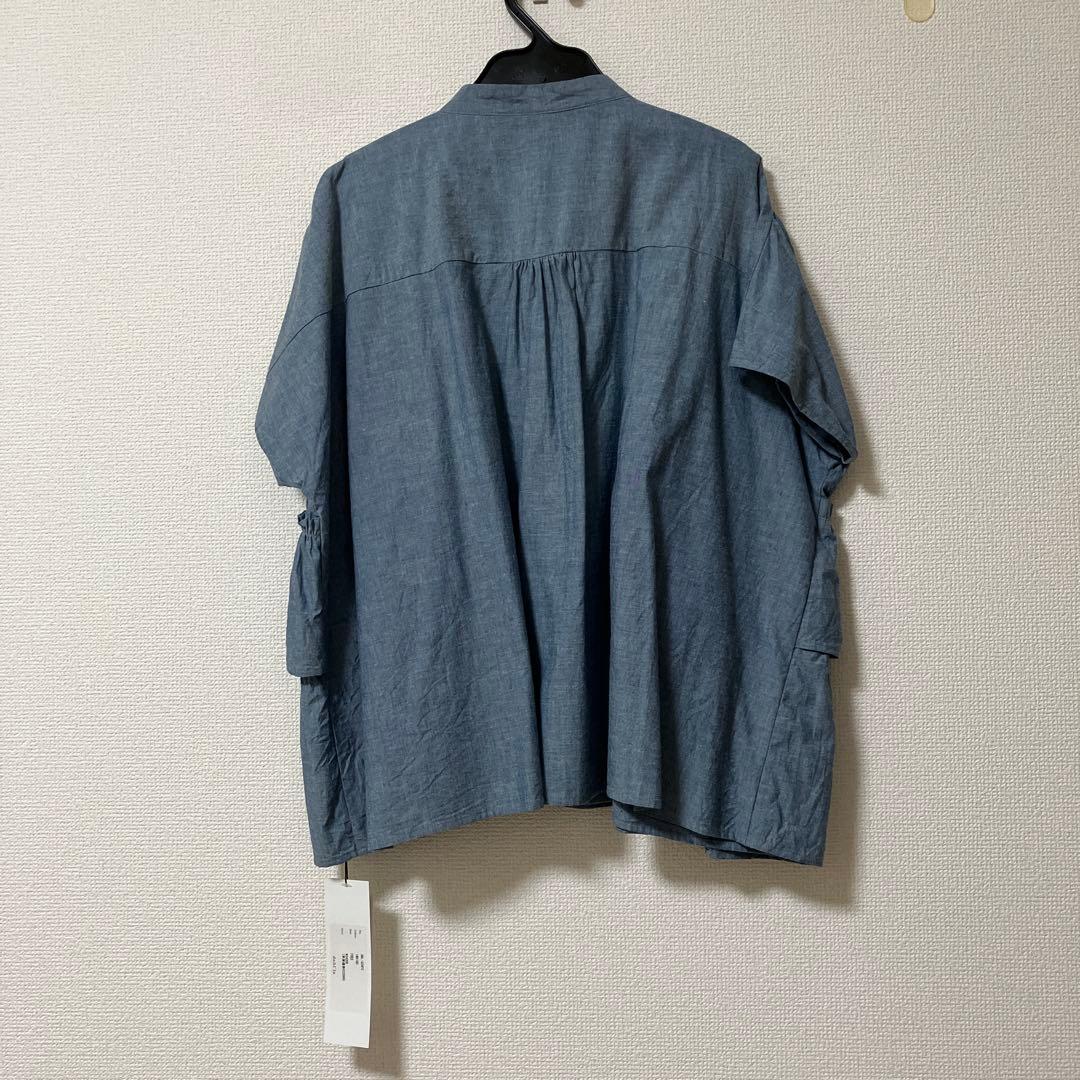 dahlia フリル付きシャンブレーシャツ