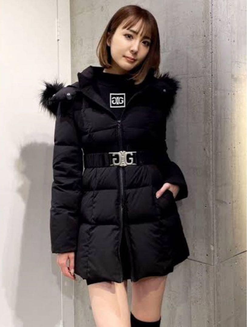 人気完売品 2023モデル SymmetryGYDAベルト付きロングダウンコート