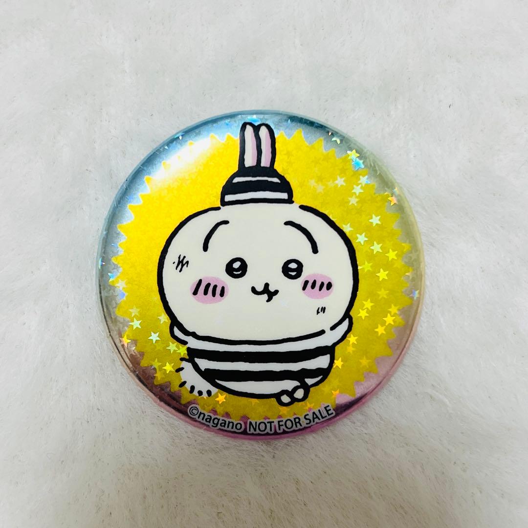 新品 ちいかわらんどノベルティ ホログラム缶バッジ 囚人服うさぎ