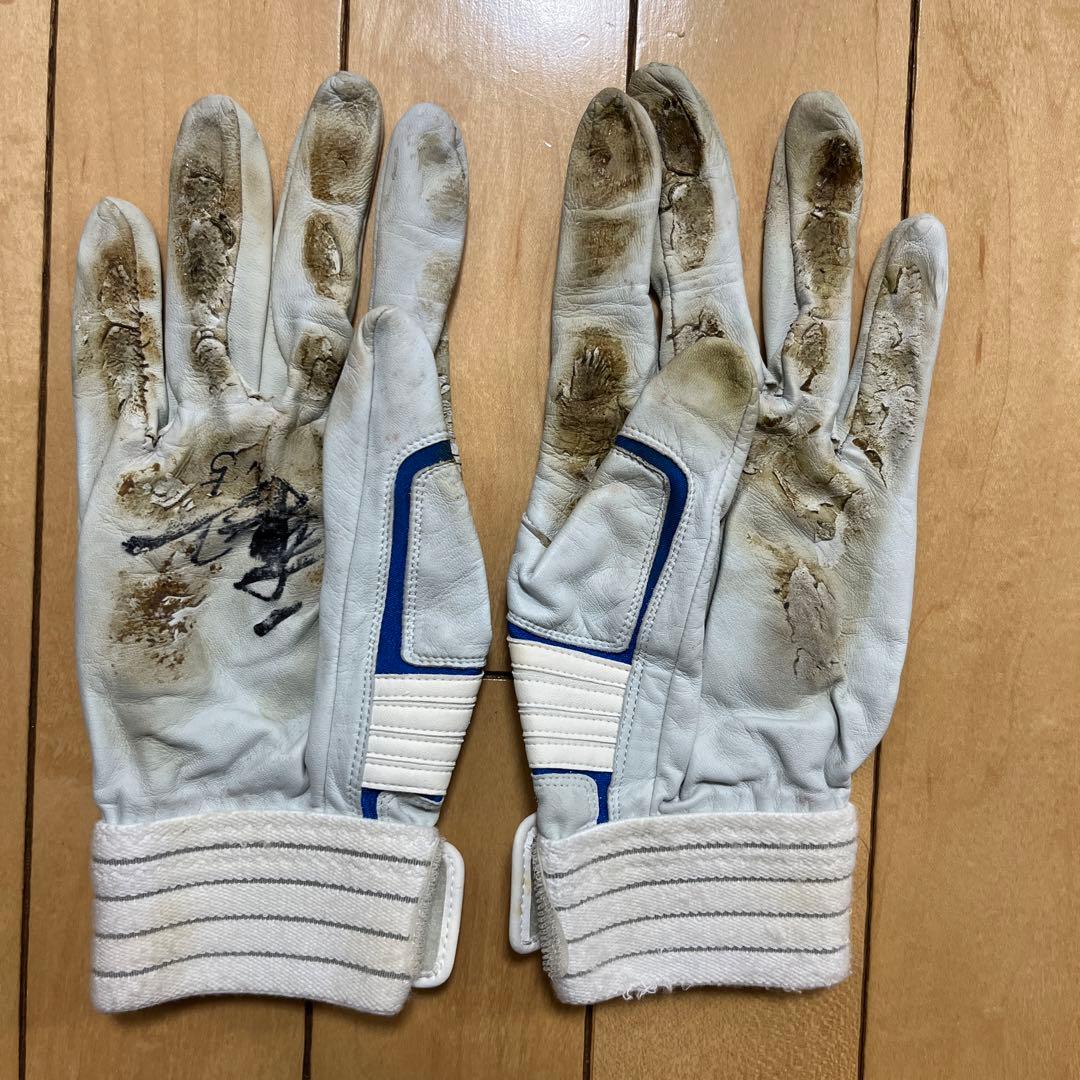 和田一浩(西武時代)実使用サイン入りバッティンググローブ - メルカリ