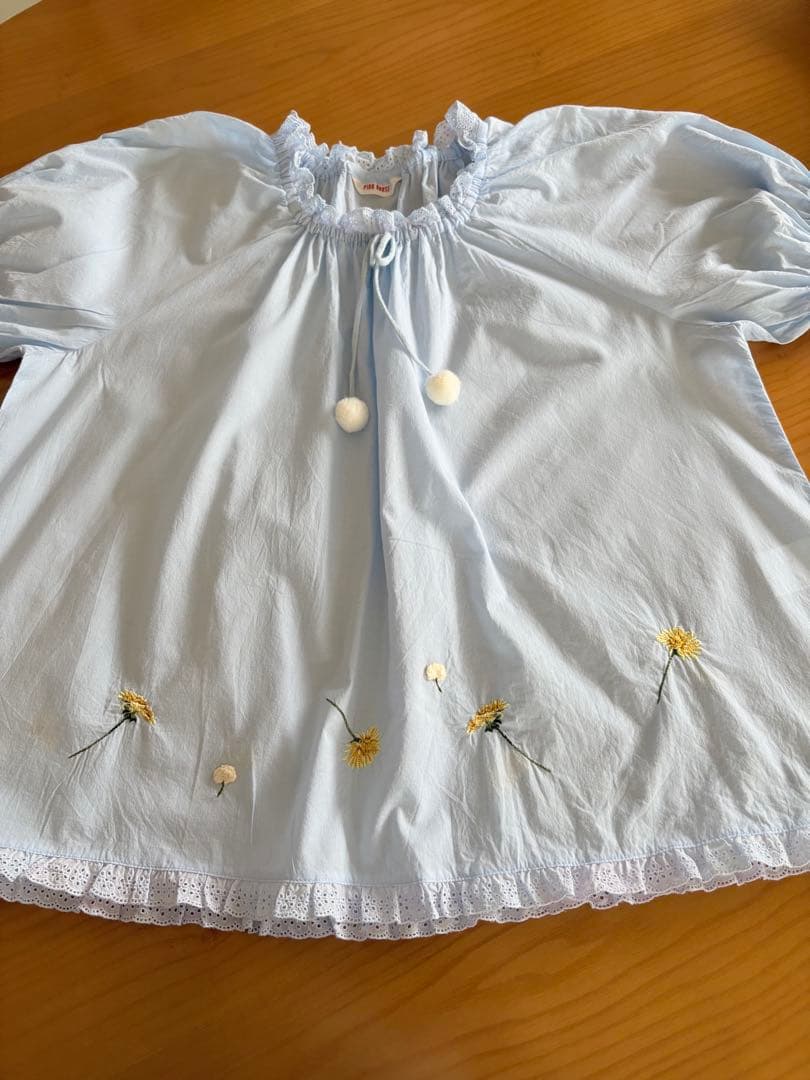 ピンクハウス たんぽぽ刺繍 プルオーバーブラウス ソライロ　フリーサイズ ピンクハウス たんぽぽ刺繍 プルオーバーブラウス ソライロ