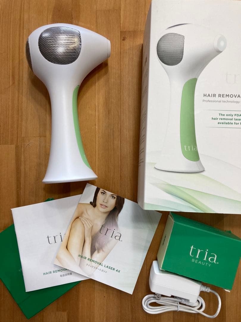 トリア脱毛器 ホワイト/グリーン入れ物付き