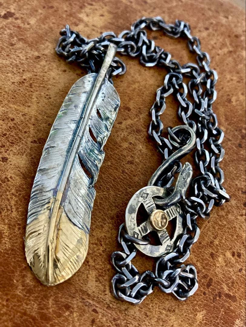 ゴローズ 先金特大フェザー イーグルフック細角チェーン 金付