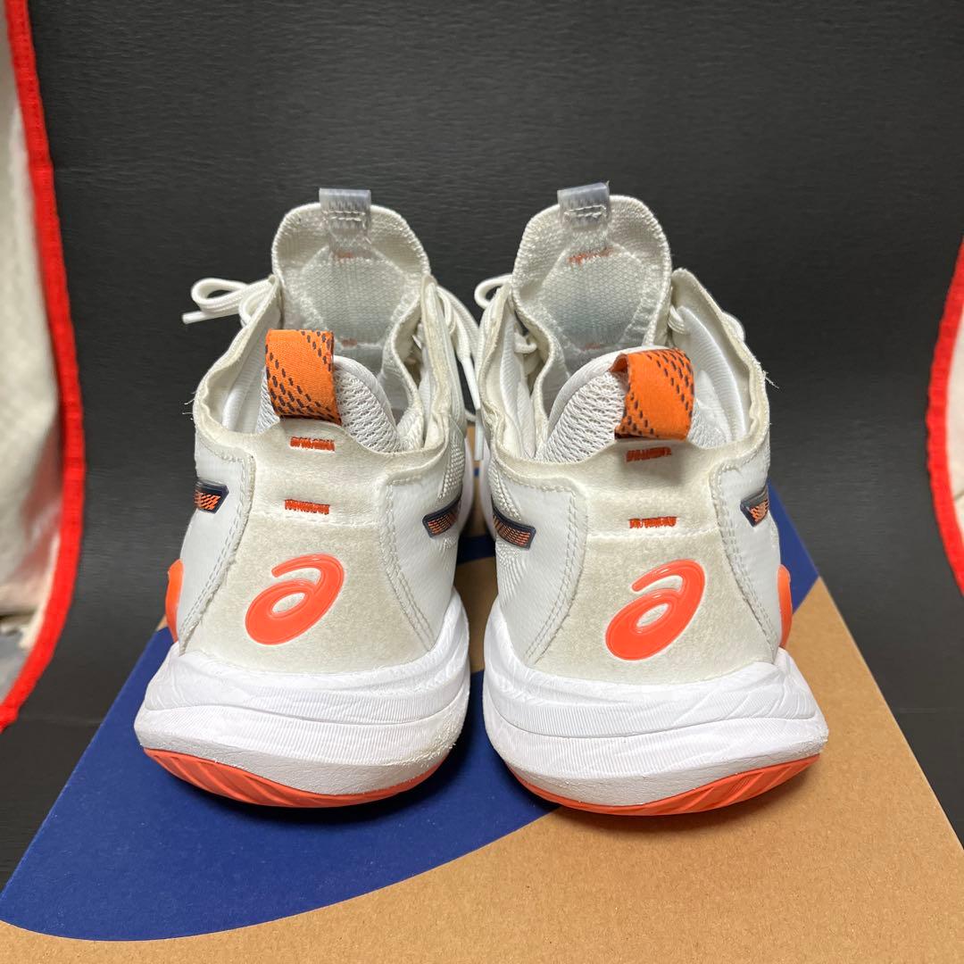 ASICS メタライズ 2バレーボールシューズ ホワイト/オレンジ 26.5cm