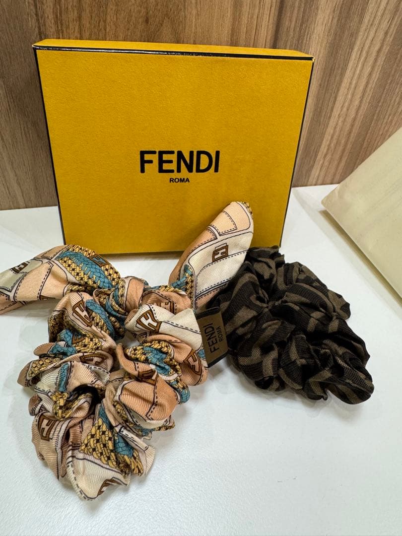 FENDI フェンディ シュシュ 2個セット 購入証明書付き シュシュ シルク ブラウン | Fendi
