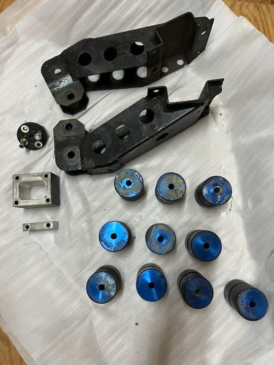 ランドクルーザー80 ボディリフトアップパーツ　スペーサー ランドクルーザー80 ボディリフトアップパーツ スペーサー - メルカリ