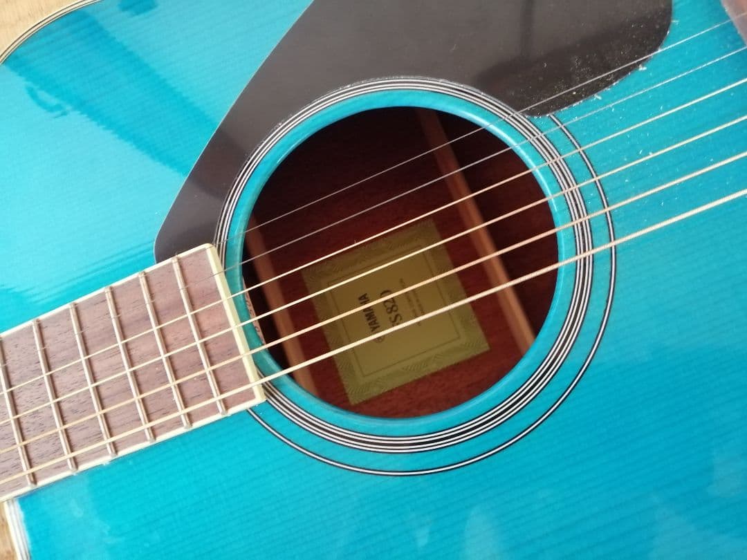 YAMAHA アコギ カポや付属品 付（青） FS820 【22日マデ格安】 YAMAHA FG820 SB アコースティックギター 教本・お手入れ用品付き