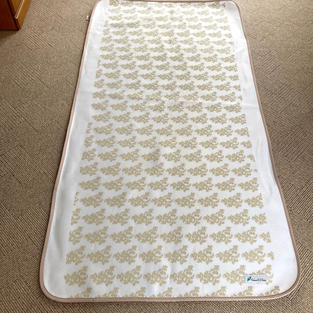 ホルミシスシーツ Grant E One's 敷きパッド (ケース付き)② - メルカリ