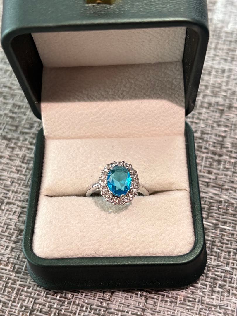 遺品生前整理エレガントな青色宝石のリング - メルカリ