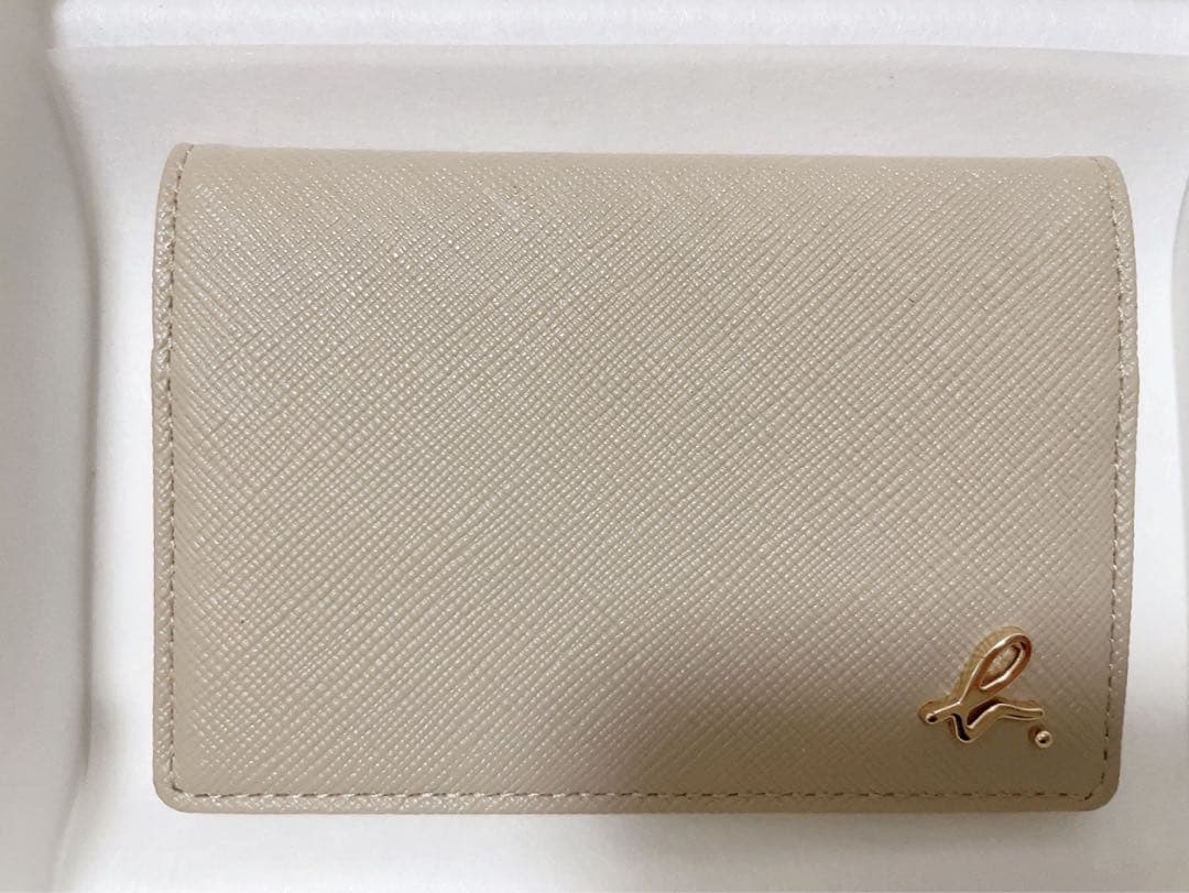 アニエスベー 名刺入れ ベージュの通販はau PAY マーケット - 輸入雑貨