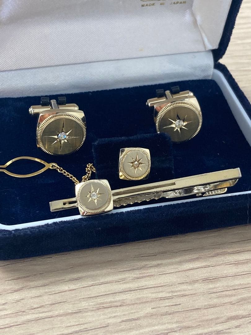 ゴールド デザイン カフリンクスセット◇ - メルカリ