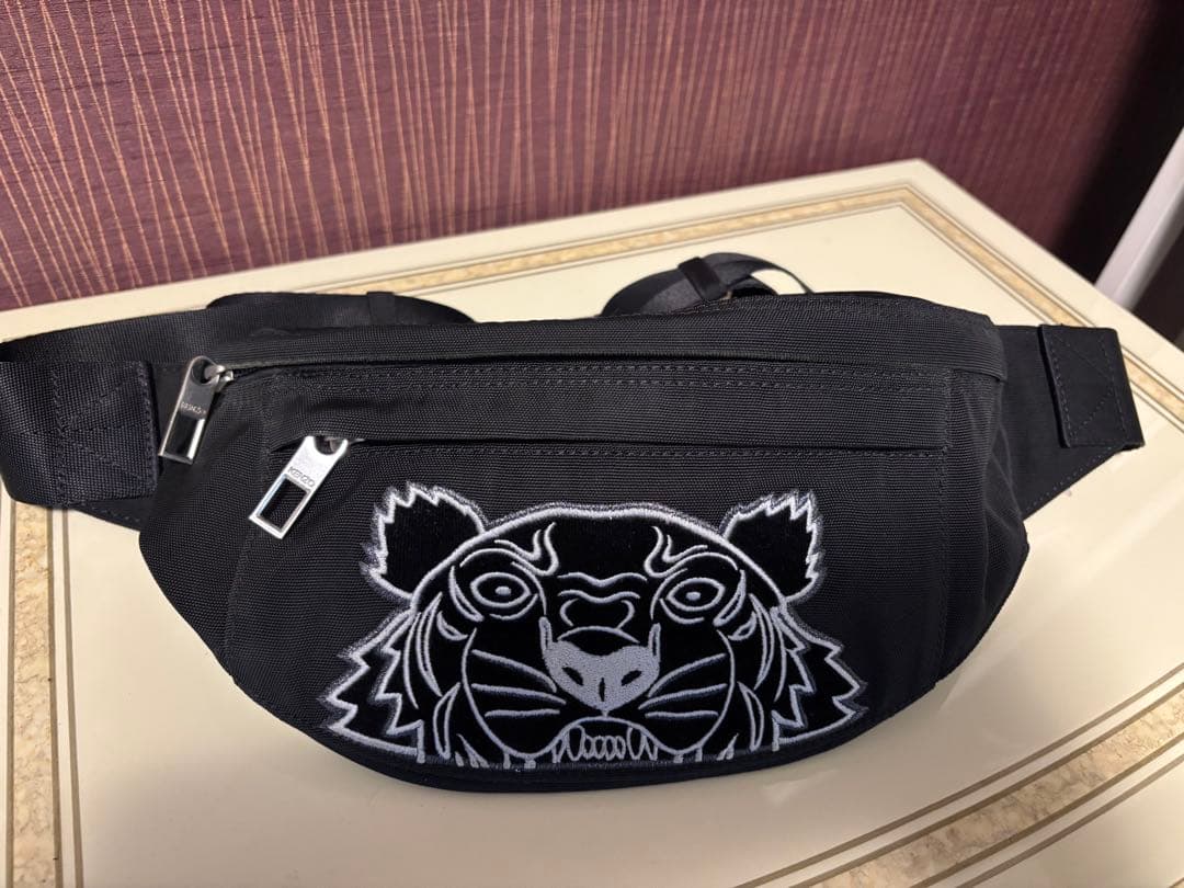 KENZO ブラック ボディバッグ Tiger 限定品 KENZO（ケンゾー） tiger タイガー 虎 BELT BAG ベルトバッグ