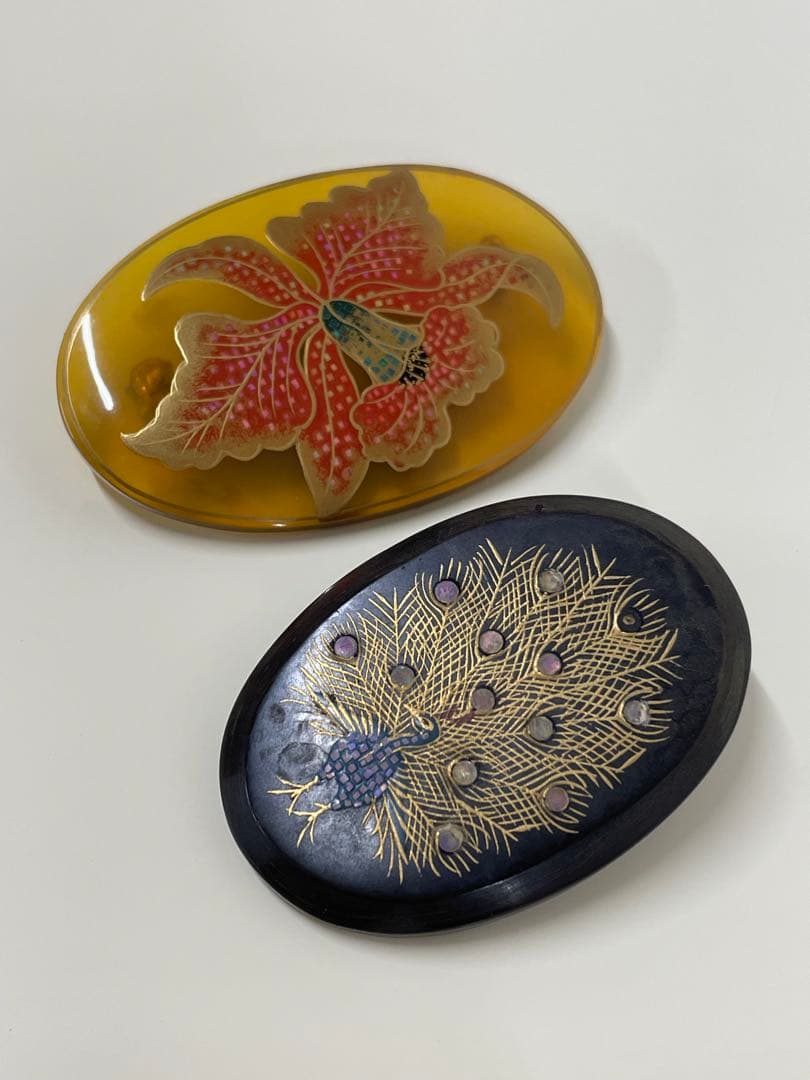 英山作‼︎本鼈甲ブローチと孔雀帯留めセット オフェリーの孔雀ブローチ 〈右向き〉 | Rika Ogasawara｜ 福岡