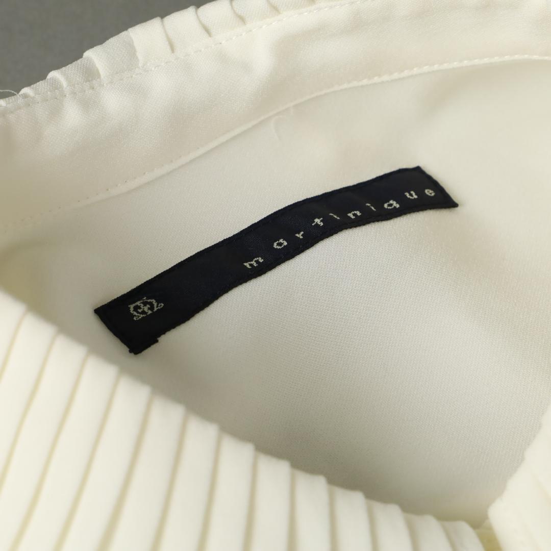 244 新品 martinique マルティニーク プリーツカラーブラウス - メルカリ