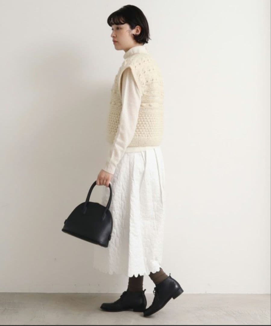 ビュルデサボン ネパールハンドニット おはなとぽんぽんベスト - メルカリ