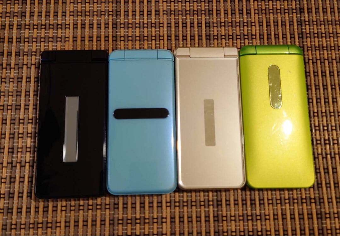 ガラケー4台 Yahoo!オークション - NTTドコモ ガラケー パカパカ携帯 4台おまとめ