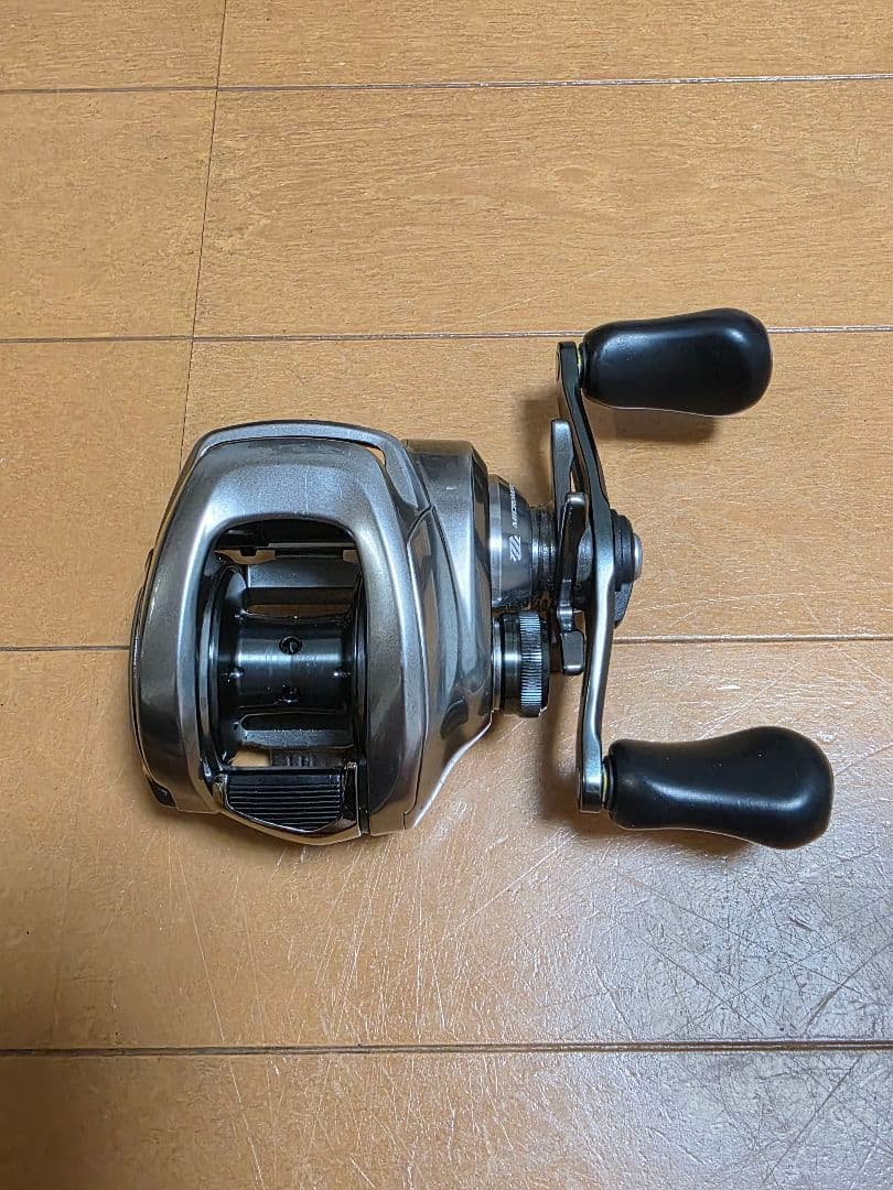 シマノ　18バンタムMGL　HG　右ハンドル シマノ（SHIMANO） 18 バンタム MGL HG RIGHT / ベイトリール 右