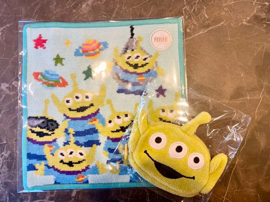 【完売品】FEILER×トイストーリー　エイリアンハンカチ&ポーチセット ラブラリー バイ フェイラー＞トイ・ストーリーデザイン商品登場