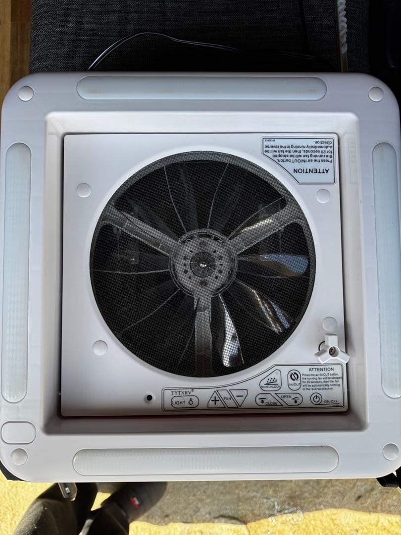 ハイエース 4型以降小窓用 ベンチレーター 換気扇 イチローくん2号