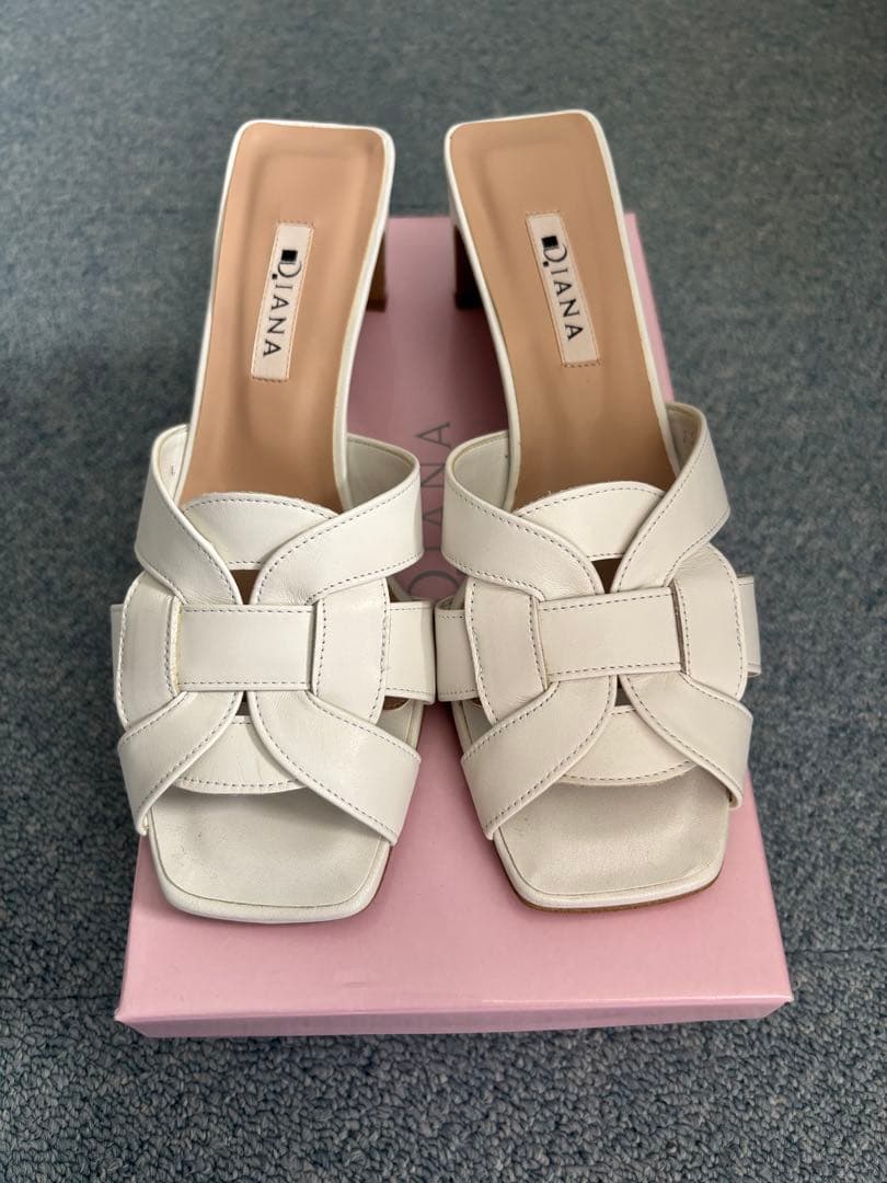 DIANA ホワイト ミュール DIANA(ダイアナ) ミュール L レディース美品 - 白 ビジュー レザー