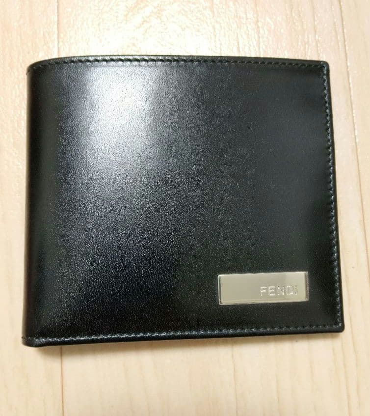 値下げ中！新品未使用 FENDI ブラック 二つ折り財布 FENDI（フェンディ） 二つ折り財布 Bi-Fold Wallet 7M0169 ALWK メンズ