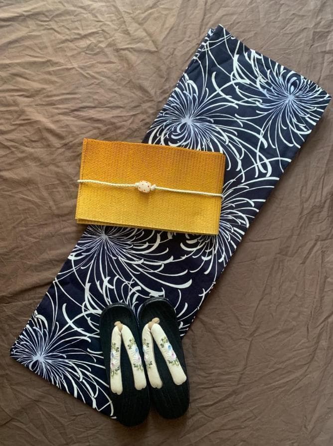 ◆大人ゆかた◆糸菊花火涼し黒浴衣◆どなたでもお似合いになる古典シンプル柄◆高級 utatane 浴衣 レディース セット 高級変わり織 浴衣3点セット 苔色の