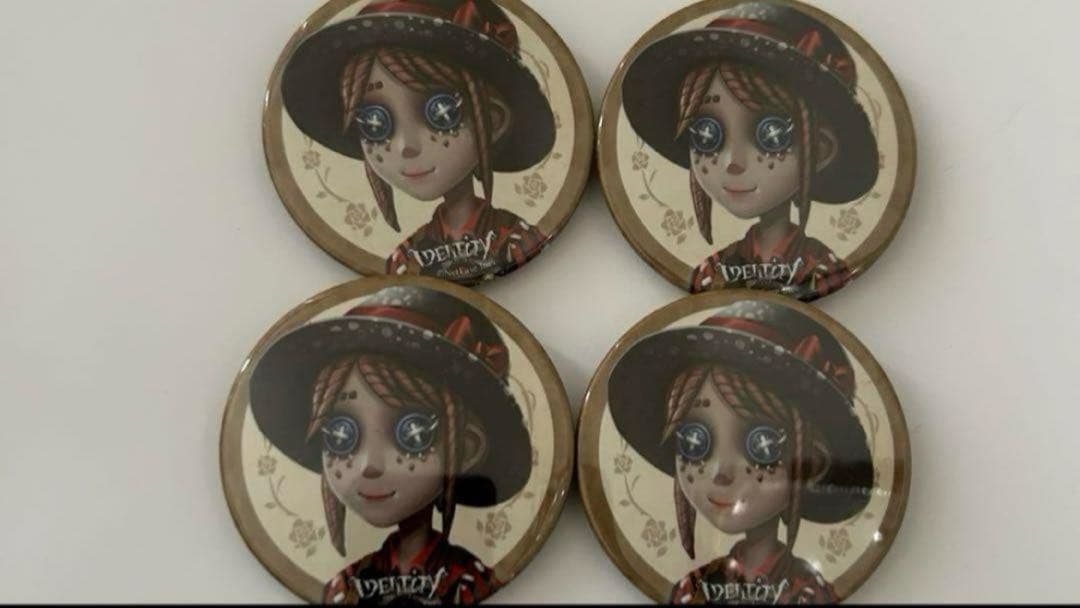 IdentityV第五人格トレーディング缶バッジ 2周年庭師エマウッズ4個