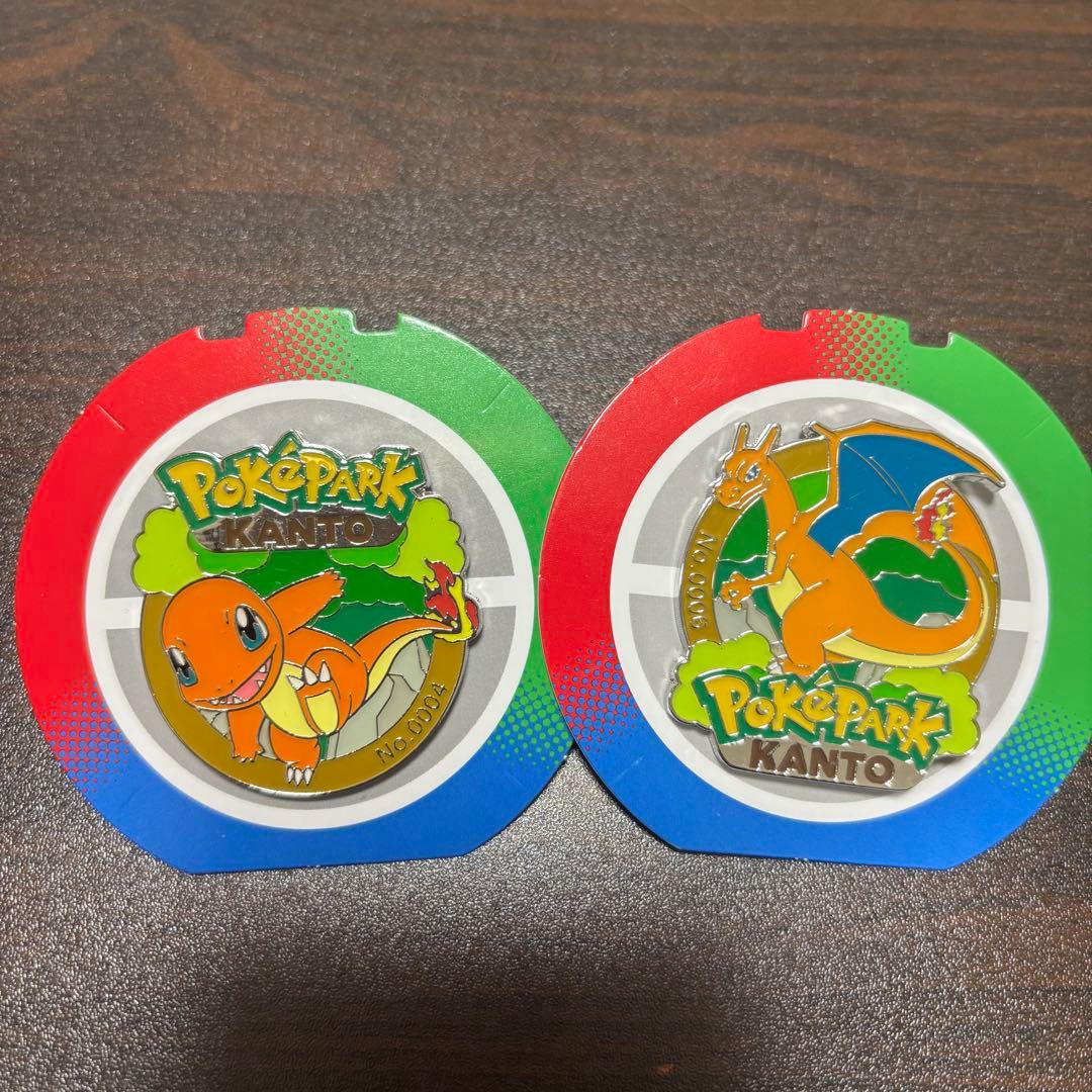 ポケパークカントー ピンバッジ リザードン ヒトカゲ 2点セット - メルカリ