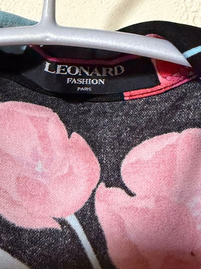 レオナール 黒地に花柄 美しい羽織ジャケット カーディガン Mサイズ