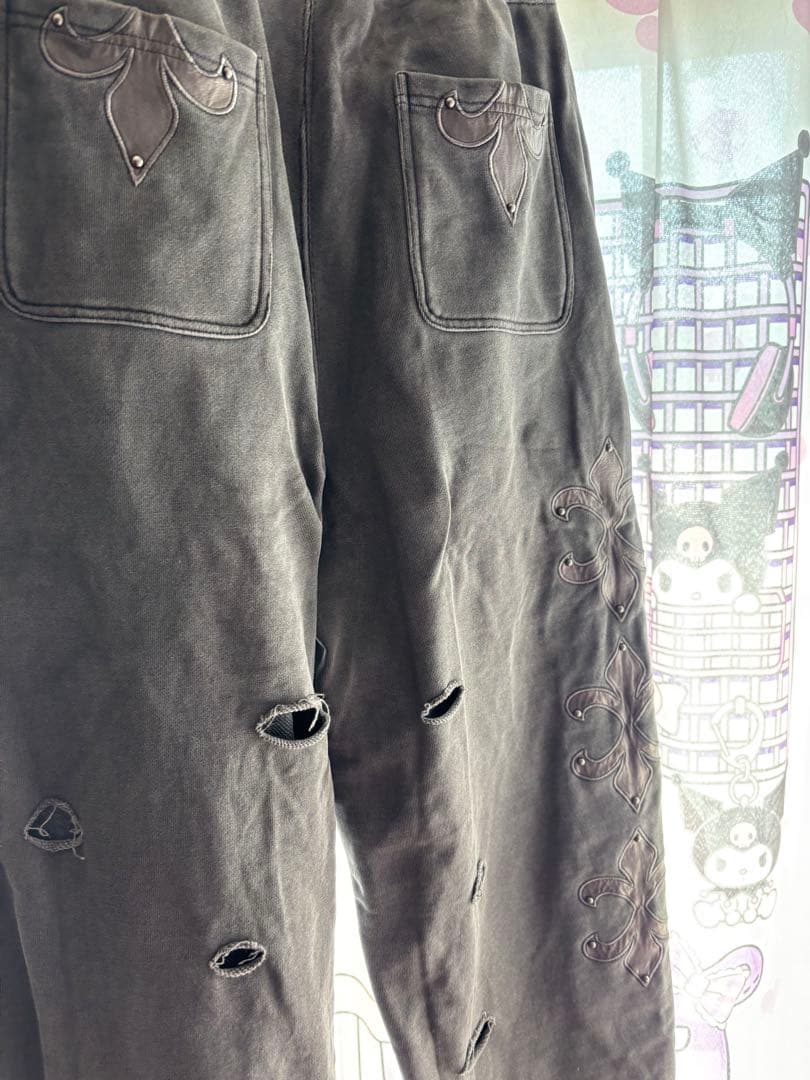 GALFY × KRYclothing蹴威の百合の紋章パンツ グレー - メルカリ