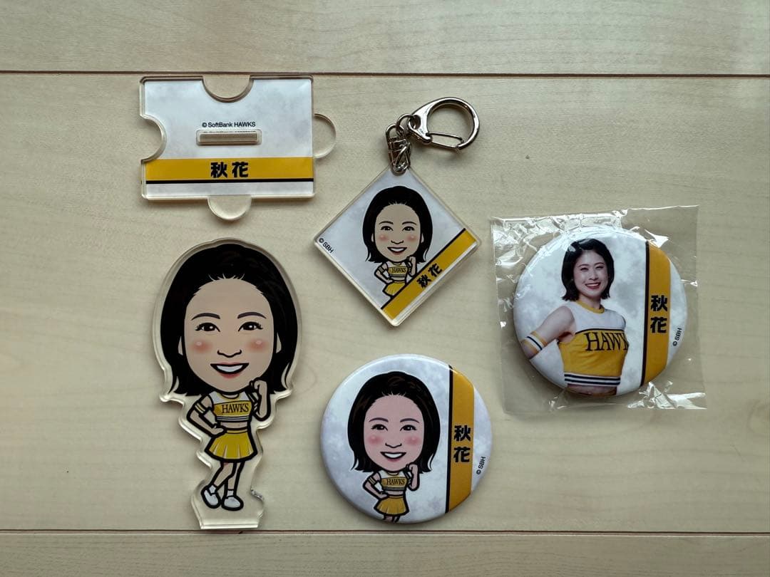 若鷹ガチャ ハニーズ 秋花 アクリルスタンド・缶バッジ・キーホルダー