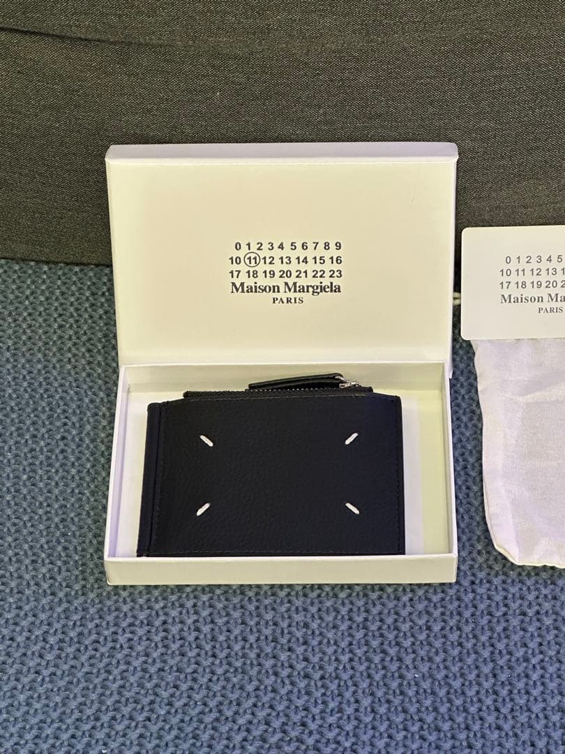 極美品】メゾンマルジェラ フラグメントケース 4ステッチ 黒 グレイン