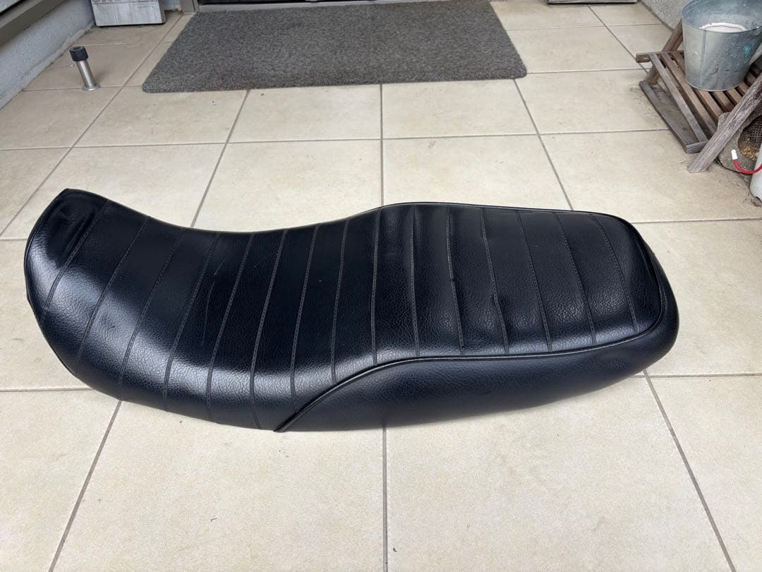 プ*ー様 GSX1400 ラフアンドロード　シート ラフ＆ロード WORKS QUALITY WQ18-3000 カスタムシート 40mmダウン