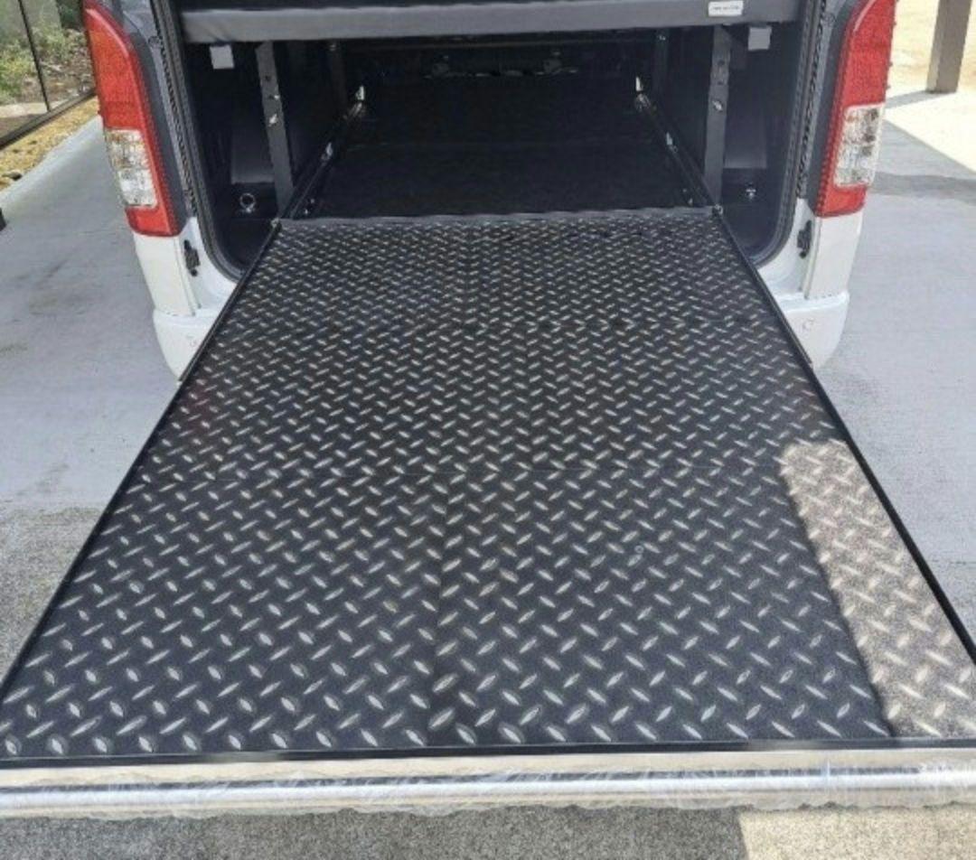 ハイエース スライドフロアレール枠1830 キット ブラック引手ポール付