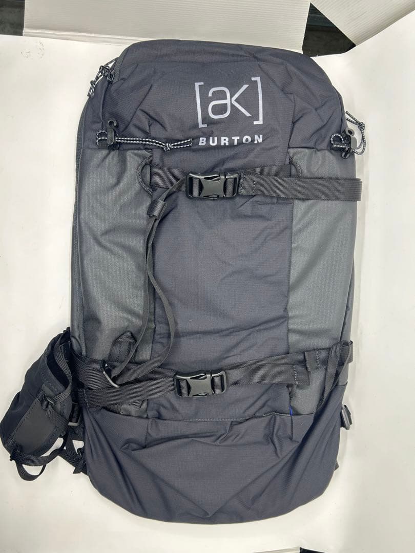 【新品】BURTON AK SURGENCE TOUR PACK 18L snb-shop_btn-24-017