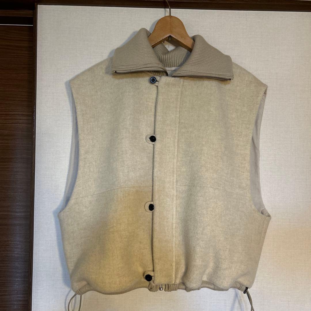 Hella WOOL HIGHNECK VEST ベージュ - メルカリ