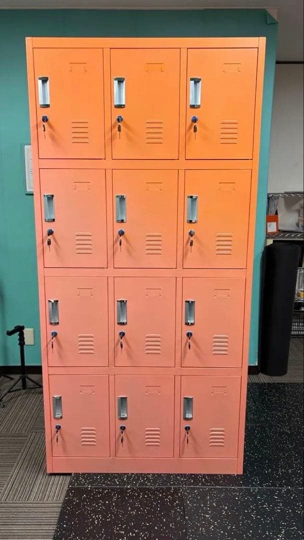 鍵付きオレンジロッカー ロッカー おしゃれ スチールロッカー 3人用 オレンジ 鍵付き スリム 1