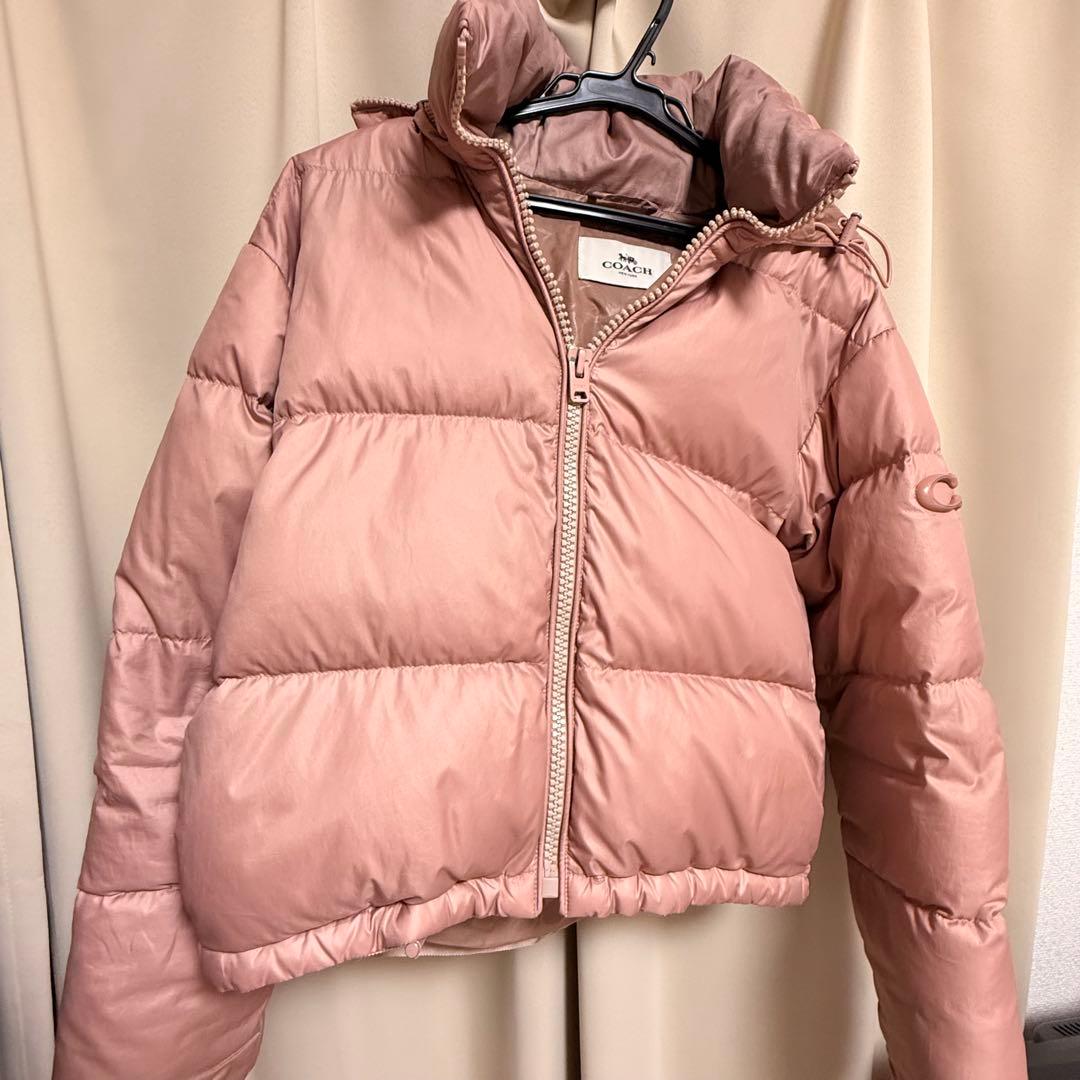 COACH ピンク ショート丈ダウンジャケット XS コーチ - メルカリ