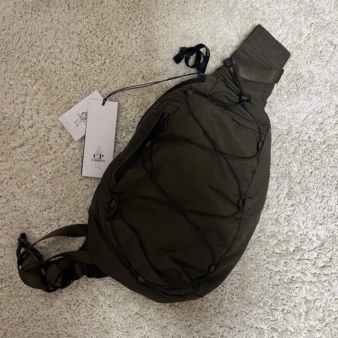 C.P. Company ショルダーバッグ オリーブグリーン CP COMPANY｜CROSSBAGS (Nylon B Shoulder Pouch (16CMAC007 (C.P.