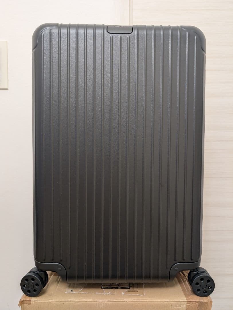 RIMOWA ESSENTIAL Check in L 　MATT BLACK Essential Check-In L Lightweight Suitcase | matte black | RIMOWA