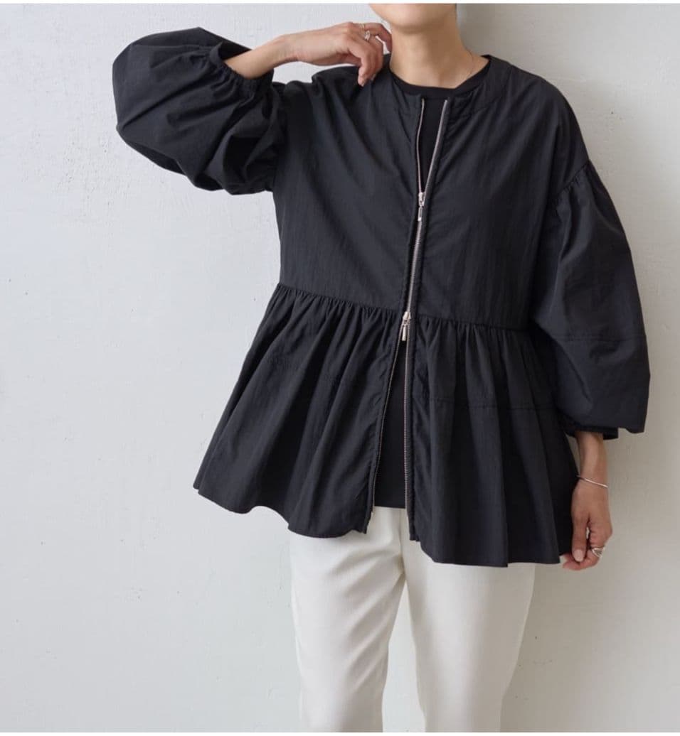 新品 BEARDSLEY ペプラムジップシャツブルゾン - メルカリ