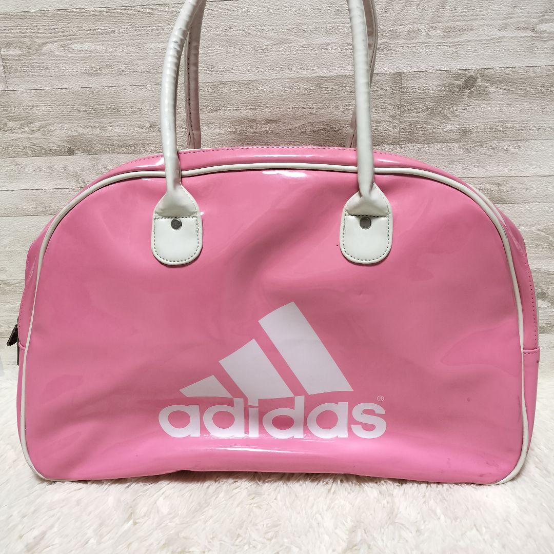 adidas アディダス エナメルボストンバッグ ビッグロゴ ピンク - メルカリ