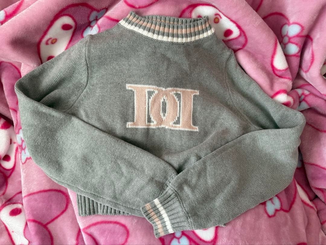 ダーリッチ Darich レトロDDロゴニット グレー レトロDDロゴニットトップス（ニット/セーター）｜Darich（ダーリッチ