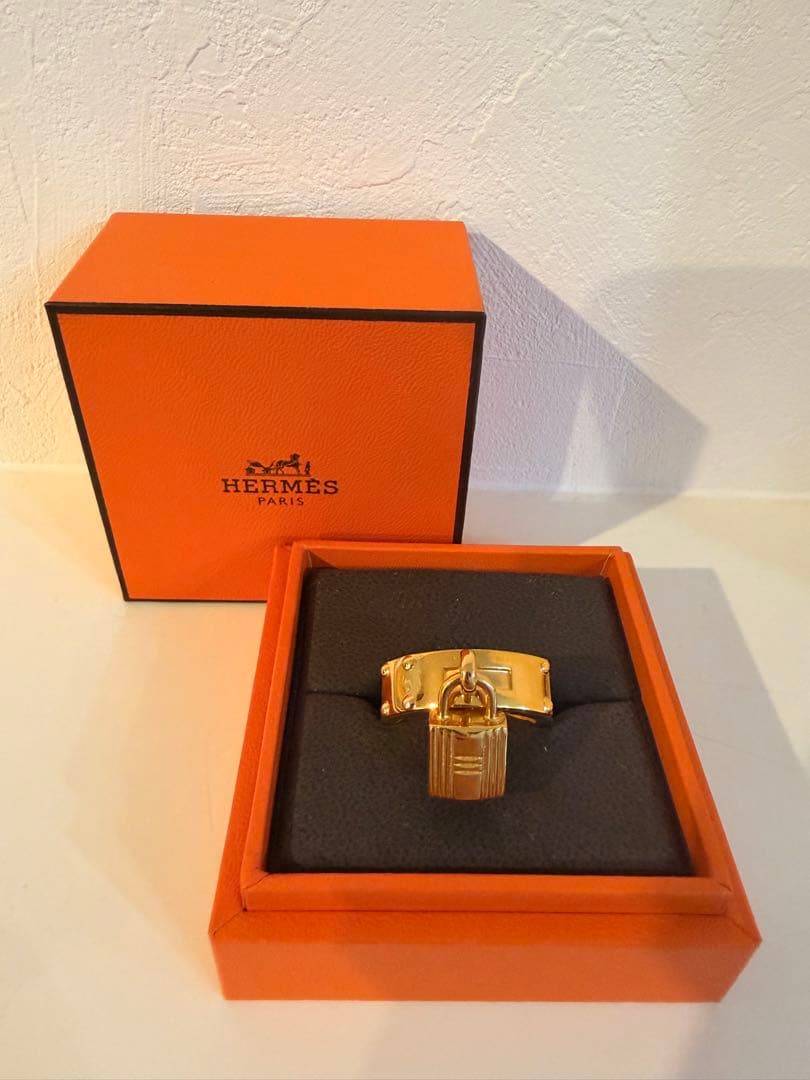 HERMES ゴールド ロックデザイン スカーフリング 箱付き - メルカリ
