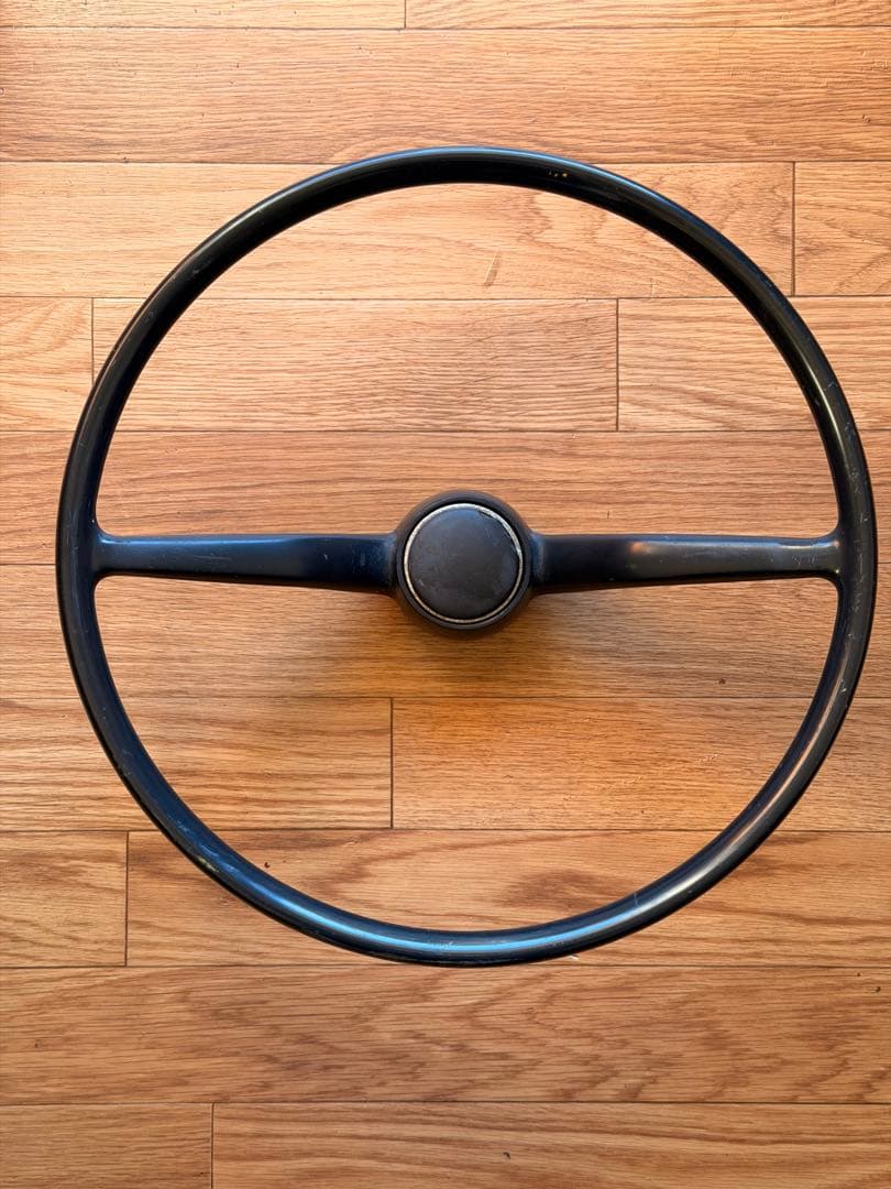 VW純正 2スポーク ステアリングホイール ブラック ビートル／68〜71年 VW純正2スポークステアリングホイール – GARAGE VINTAGE