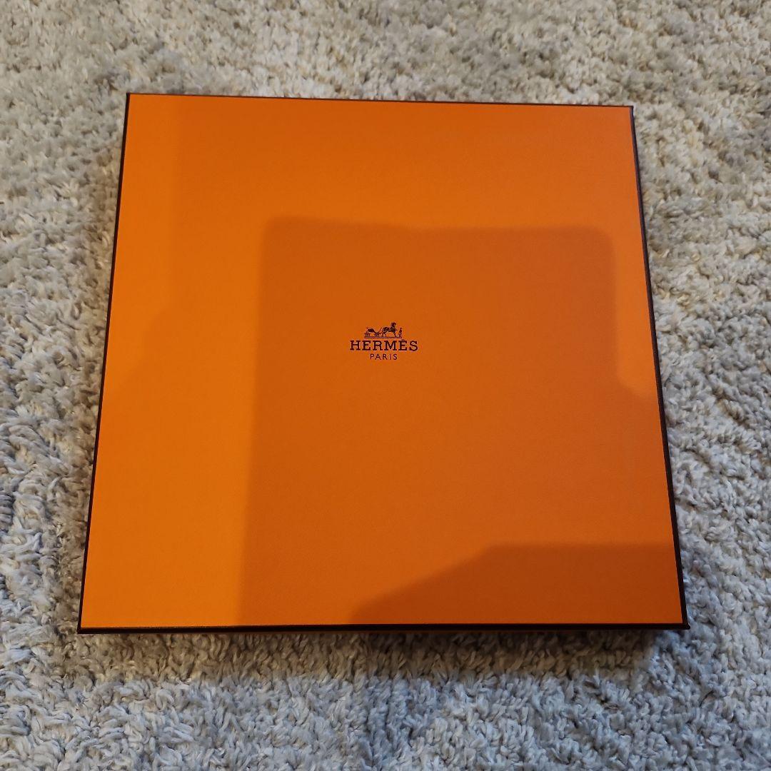 エルメス HERMES 空箱 スカーフ用 正方形 リボン タグ薄紙つき - メルカリ